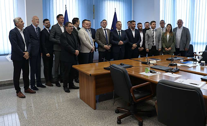 Ministar Mijatović potpisao ugovore za projekte vrijedne više od 6 milijuna KM