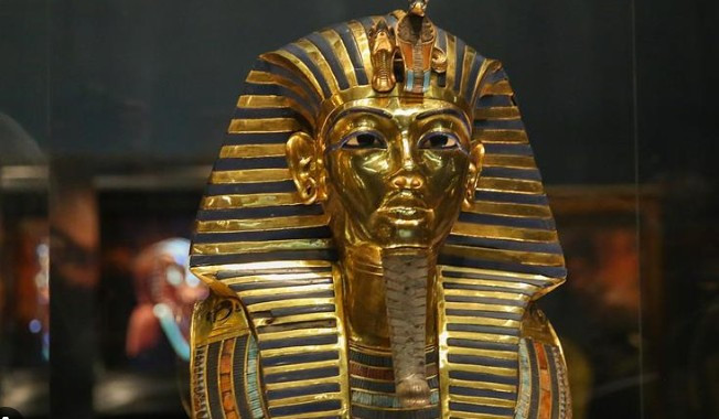Tutankamonova zlatna maska će biti prebačena u novi muzej u Kairu