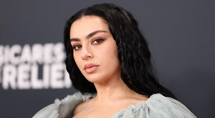 Charli XCX zablistala u nekonvencionalnom filmskom debiju