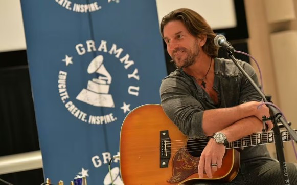 U avionskoj nesreći preminuo američki muzičar Brett James