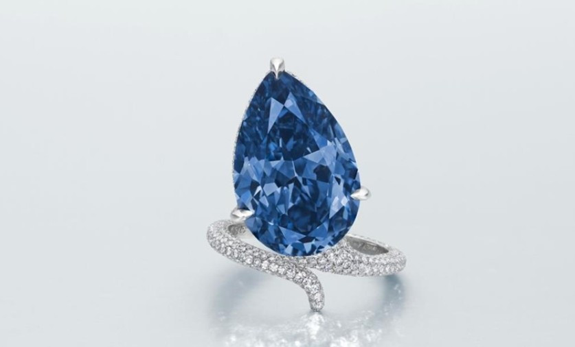 Plavi dijamant prodat za više od 25 miliona dolara na aukciji u Ženevi