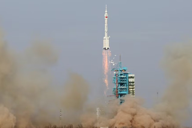 Kina lansirala bespilotnu svemirsku letjelicu za povratak astronauta na Zemlju