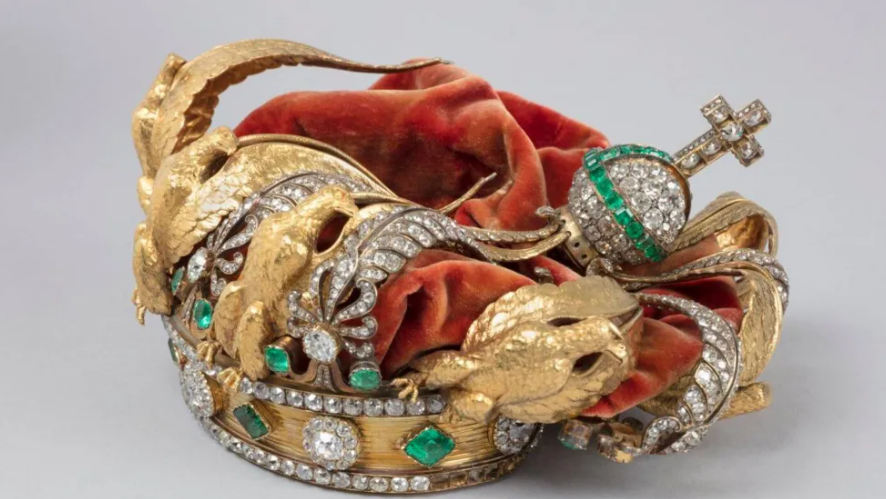 Kruna francuske carice Eugenije preživjela pljačku Louvra: Oštećena je, ali će biti restairirana