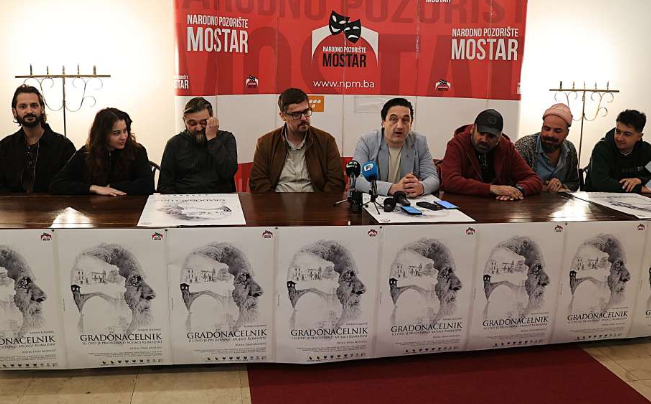 U subotu na sceni NP Mostar premijera predstave "Gradonačelnik ili Ovo je predstava o Mujagi Komadini"