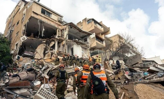 Hitne službe su potvrdile da su dvije osobe poginule nakon iranskog napada na stambenu zgradu