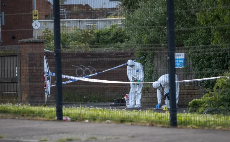 Policija u Belfastu uhapsila muškarca osumnjičenog za pokušaj ubistva u napadu nožem