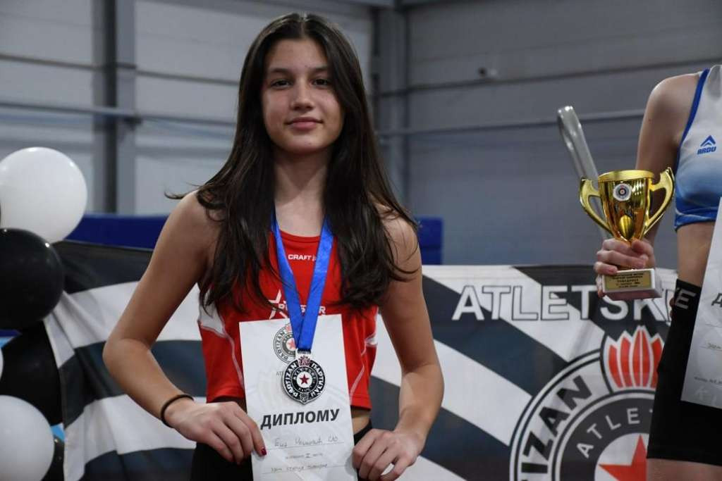 Atletika - Tri državna rekorda i osam medalja na dvoranskim mitinzima u Beogradu