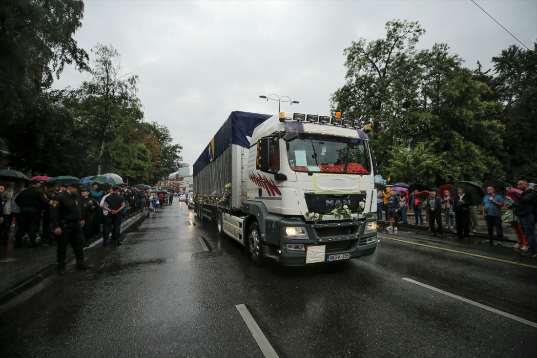 Tabuti s posmrtnim ostacima žrtava genocida stigli u Potočare