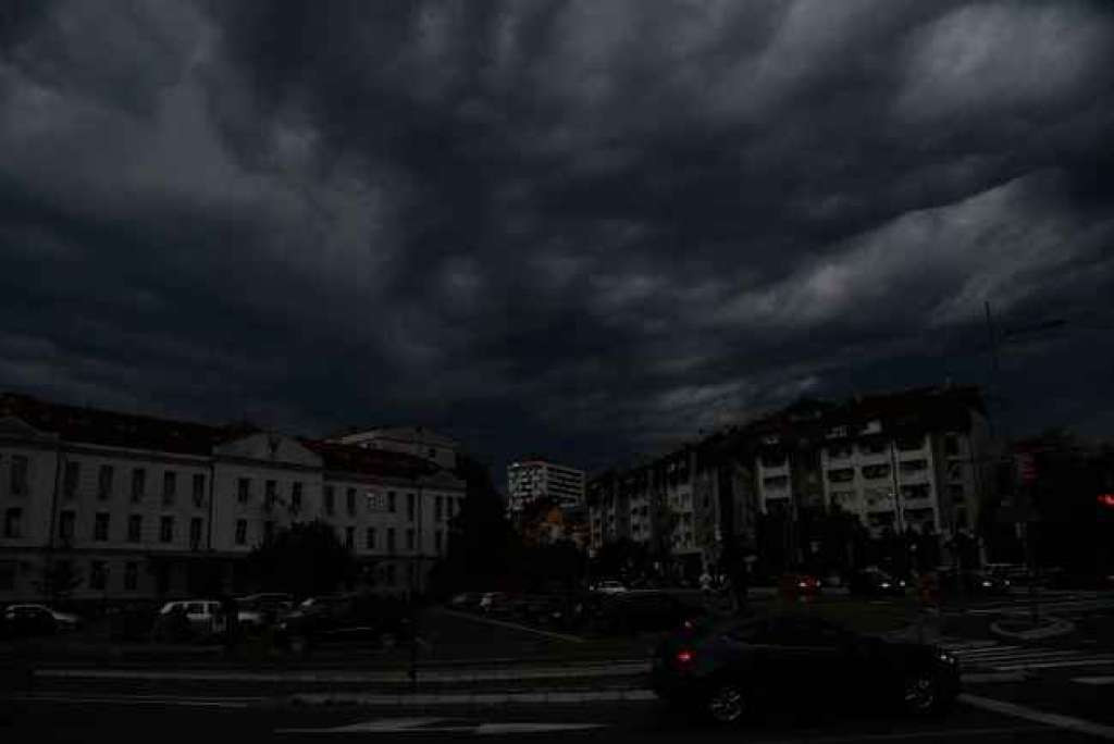 Nevrijeme stiglo i u Srbiju, beogradski aerodrom privremeno zatvoren