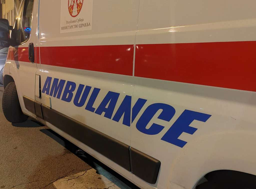 U naletu automobila na prosvjednike u Beogradu ozlijeđena djevojka