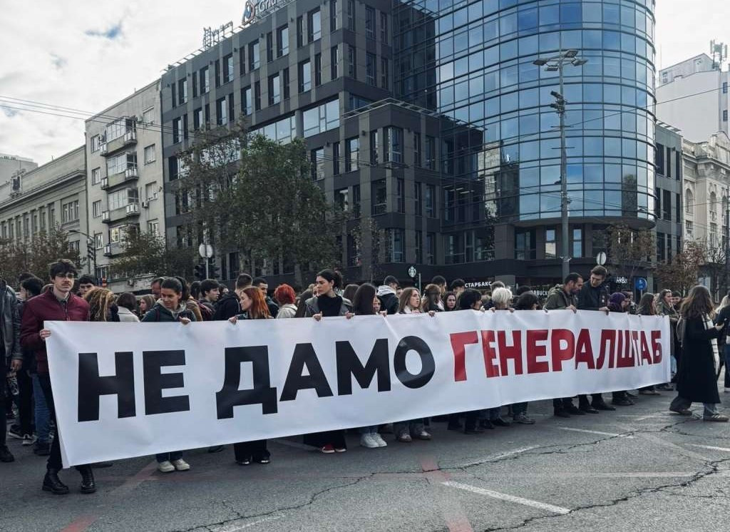 Beograd: Prosvjed ispred zgrade bivšeg Glavnog stožera vojske