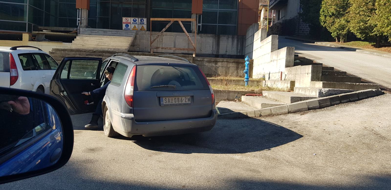 U Srebrenici uočljiv veći broj auta sa srbijanskim registarskim oznakama