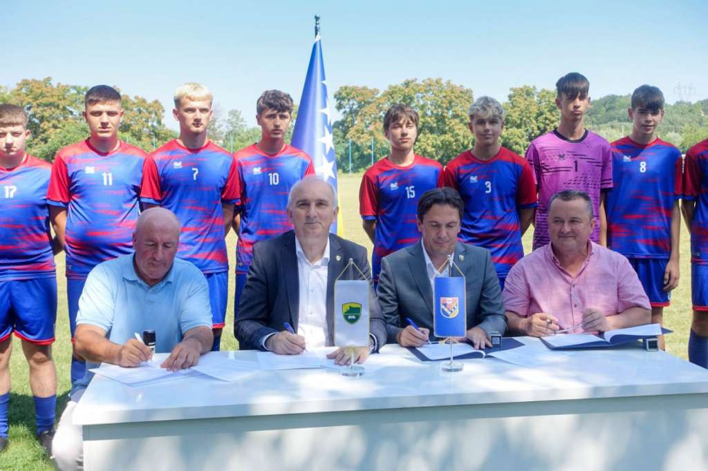 Tešanj i Usora potpisali sporazum o zajedničkom ulaganju u Stadion Jošik u Tešanjci