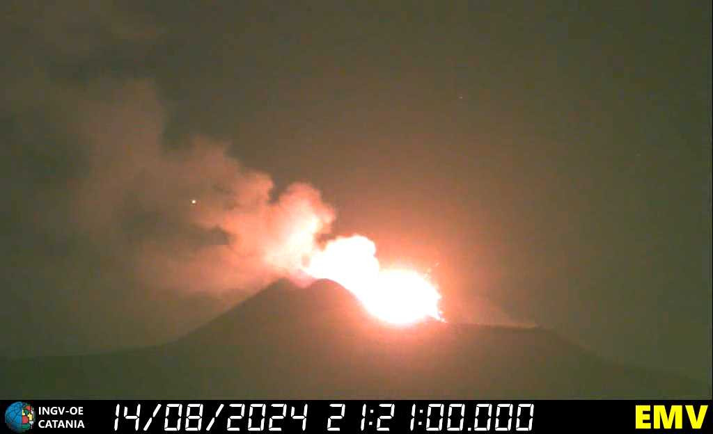 Etna ponovo izbacila pepeo i lavu