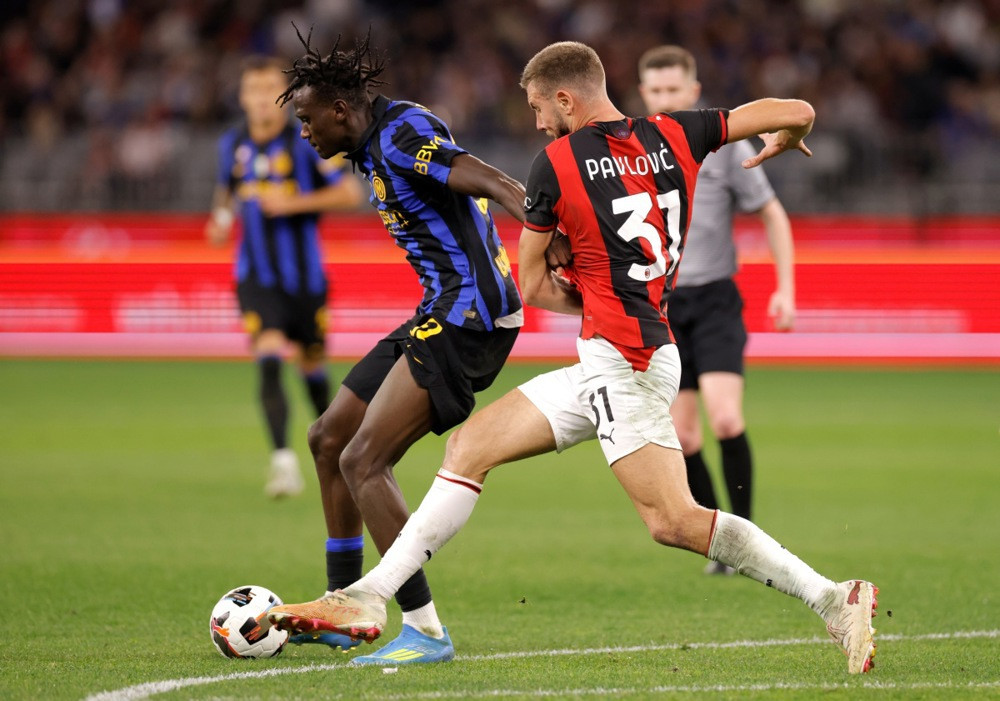 Strahinja Pavlović produžio ugovor sa Milanom do 2031.