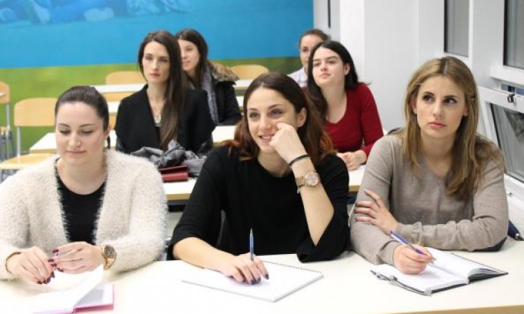 Pedeset posto niže školarine za uspješne studente na Univerzitetu u Tuzli