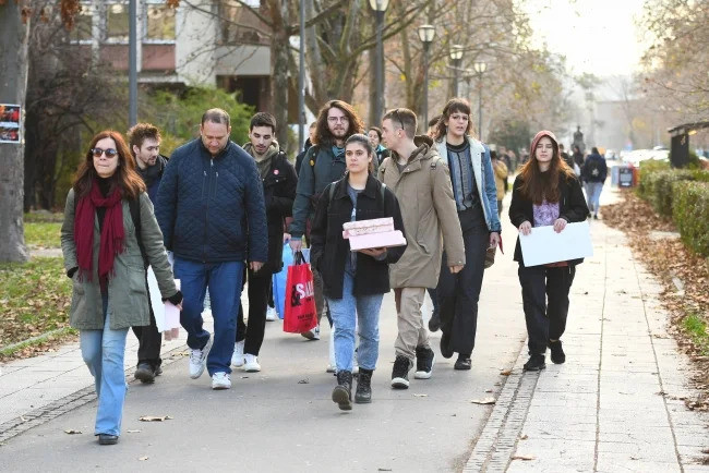 Studenti protestuju ispred Ministarstva državne uprave u Beogradu