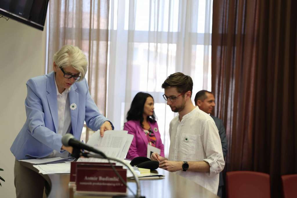 Bihać: Potpisani ugovori o stipendiranju studenata