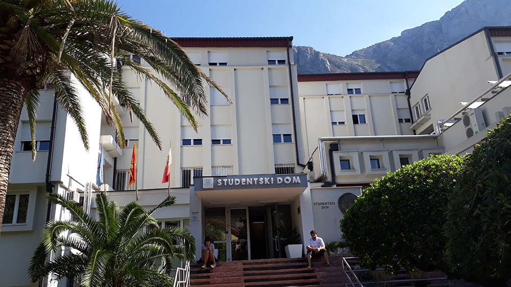 Student iz Bileće teško povrijeđen nakon pada s četvrtog sprata studentskog doma u Kotoru