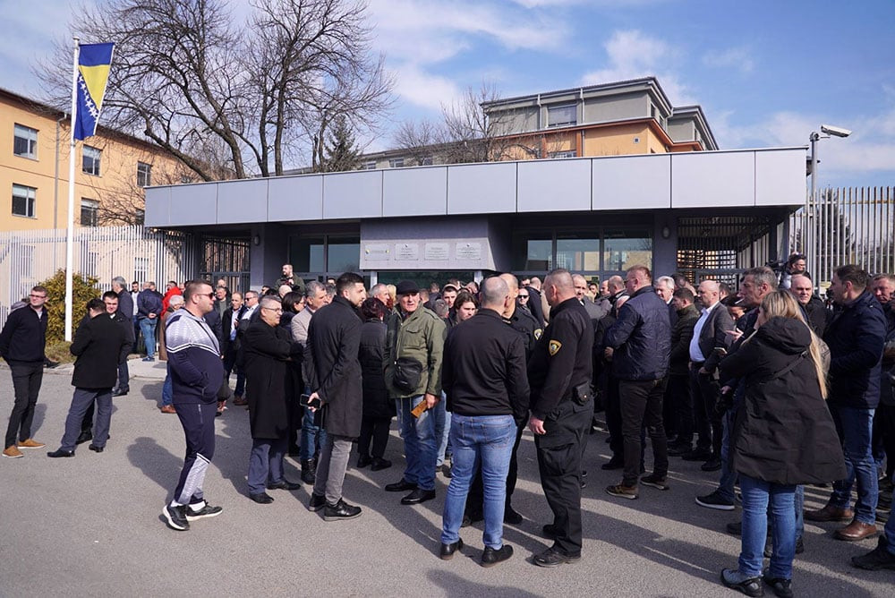 Čitanjem optužnice, počelo suđenje Miloradu Dodiku, sudski proces preuzeo novi sudija