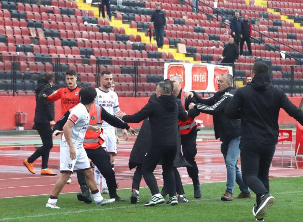 Podnesene prekršajne prijave protiv tri osobe nakon utakmice Slobode i Sarajeva