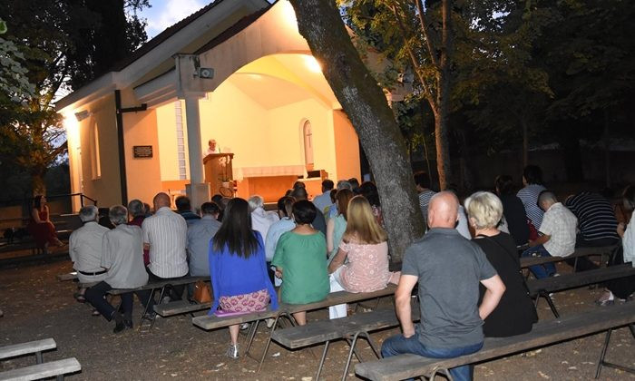 Čerin: Književno -glazbena manifestacija 'Susreti pod Hrastom' 27. srpnja