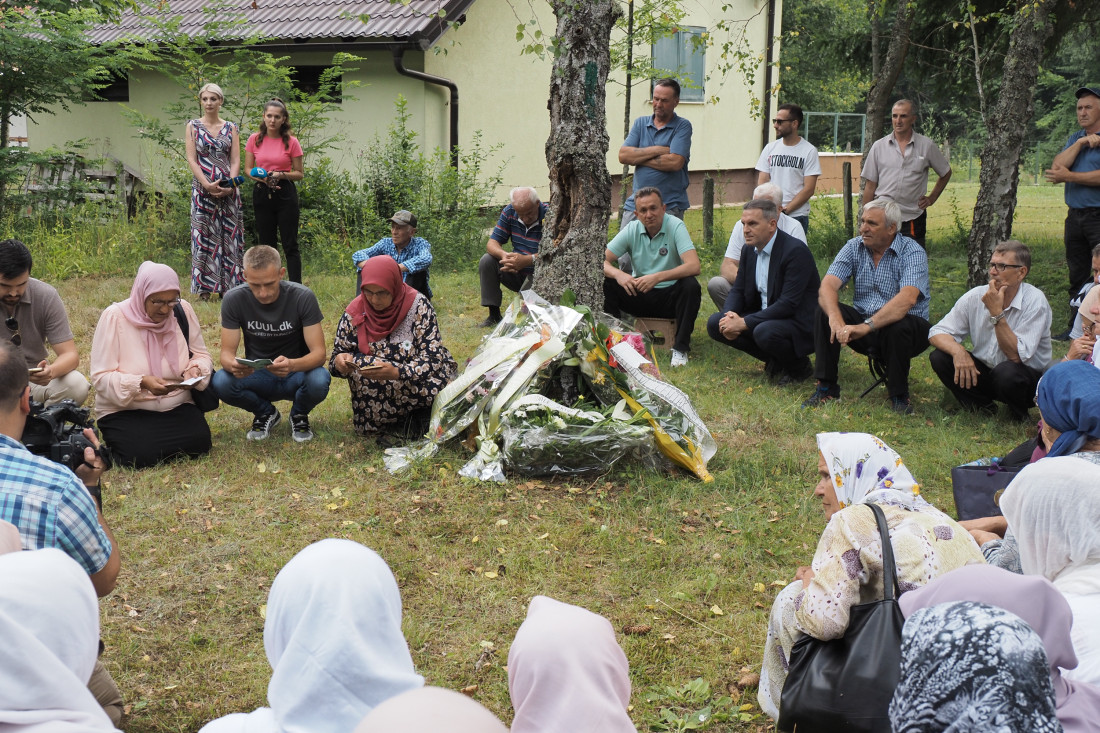 U Trnovu obilježena godišnjica strijeljanja šestorice mladih Srebreničana