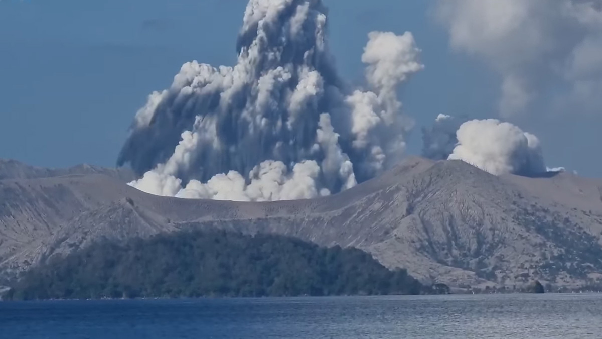 Na Filipinima nekoliko hiljada ljudi primorano da pobjegne zbog erupcije