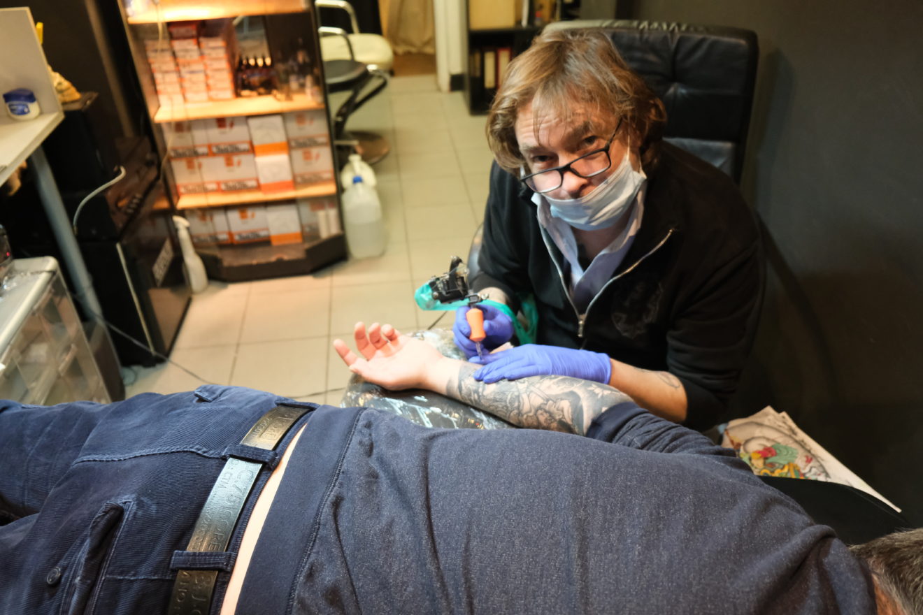 Protest salona za tetoviranje zbog nove regulative