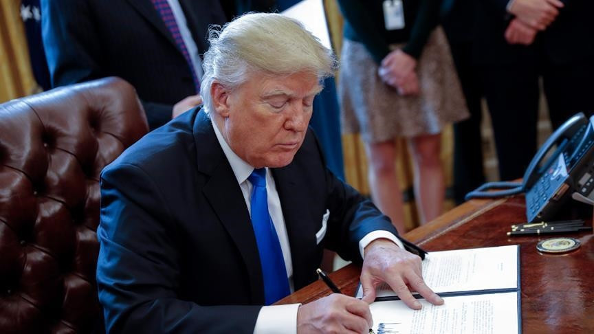 Trump potpisao izvršnu naredbu o uvođenju carina za zemlje koje uvoze venecuelansku naftu