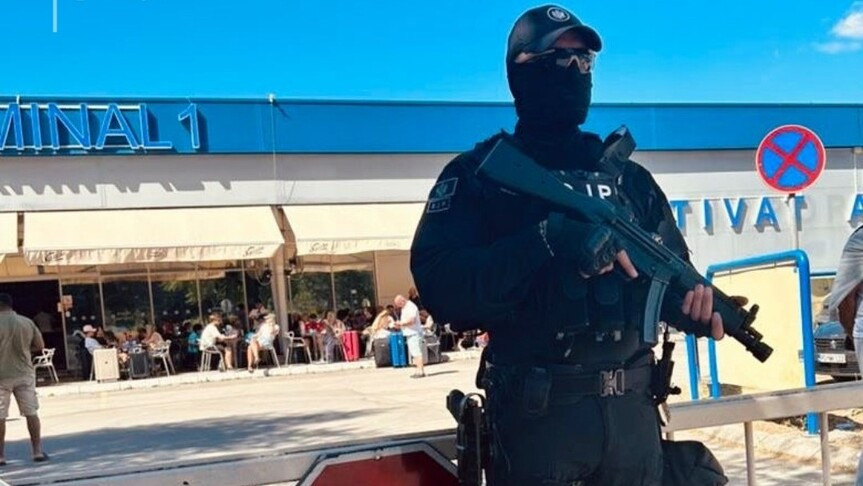 Uoči samita EU - Zapadni Balkan: Policija u Crnoj Gori zabranila ulazak grupi iz Srbije, sumnja na hibridno djelovanje