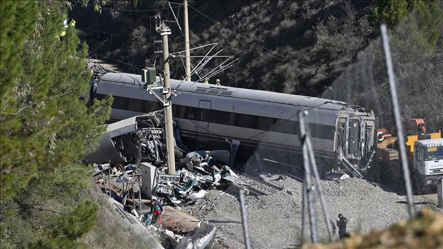 Broj poginulih u sudaru brzih vozova u Španiji porastao na 45
