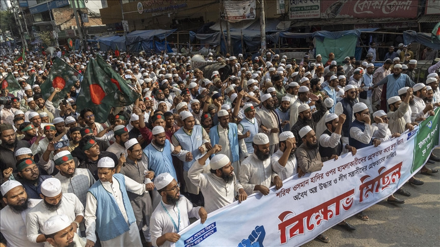 Masovni protesti zbog ubistva političkog aktiviste u Bangladešu, nekoliko zgrada oštećeno u podmetanjima požara