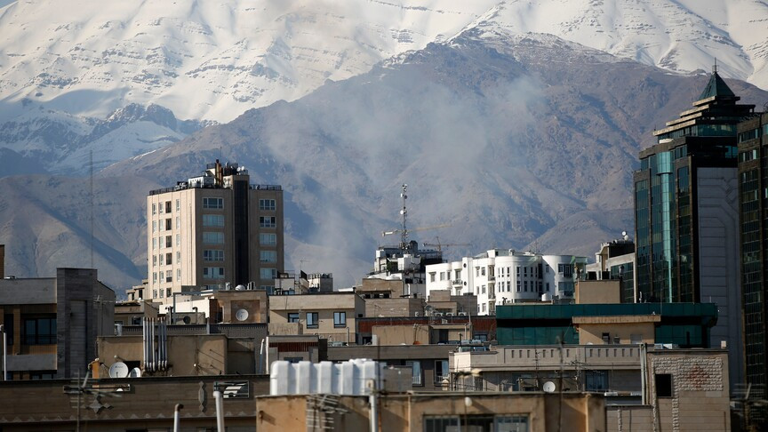 Izrael tvrdi da je izveo napad na desetine iranskih aviona i helikoptera na tri aerodroma u Teheranu