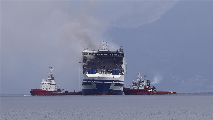 Spaseno više od 560 ljudi sa zapaljenog trajekta u Indoneziji, troje poginulo