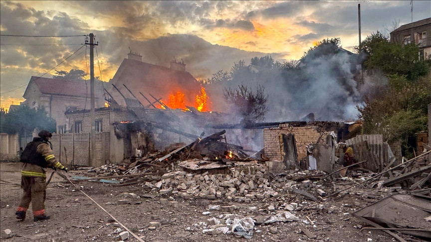 Ruski zračni napad izazvao veliki požar u ukrajinskom Hersonu