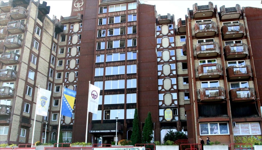 Treći dan žalosti u Tuzli: Građani se okupljaju u znak sjećanja na žrtve požara