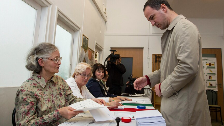 Stranka Tisza vodi ispred Orbanovog Fidesza na izborima u Mađarskoj