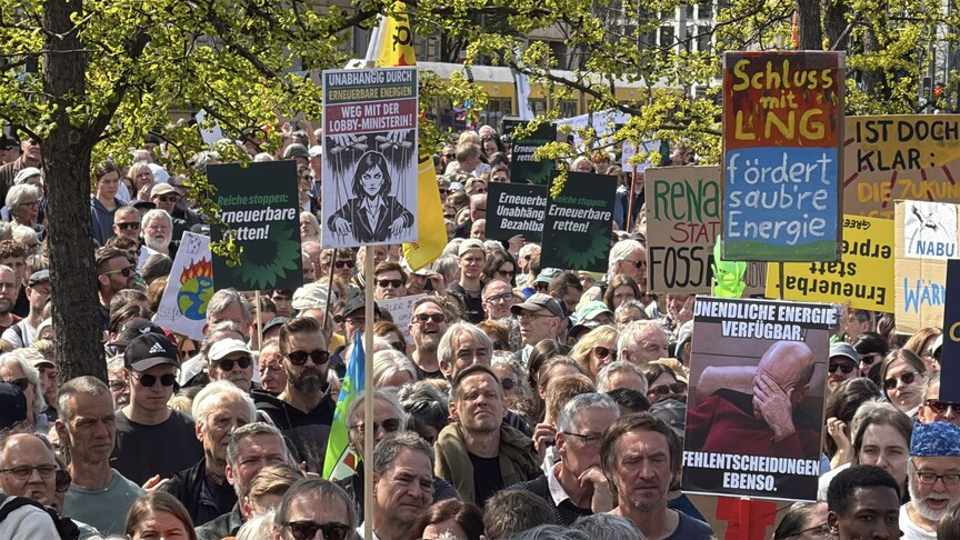 Hiljade ljudi protestuje u Njemačkoj protiv vladine energetske politike