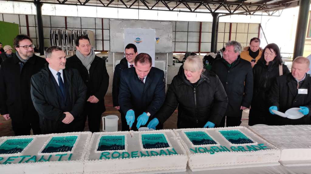 Degustacija torte duge 20 metara povodom 763. rođendana Bihaća