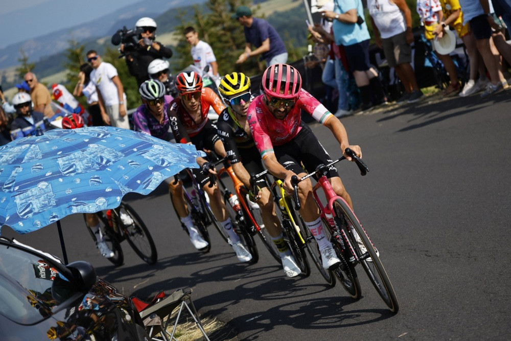 Yates trijumfovao na 10. etapi, Hindley preuzeo žutu majicu