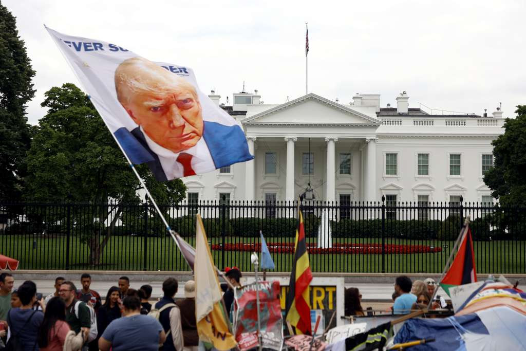Trump izjavio da će se sigurno žaliti na 'lažnu presudu' nakon historijskog suđenja