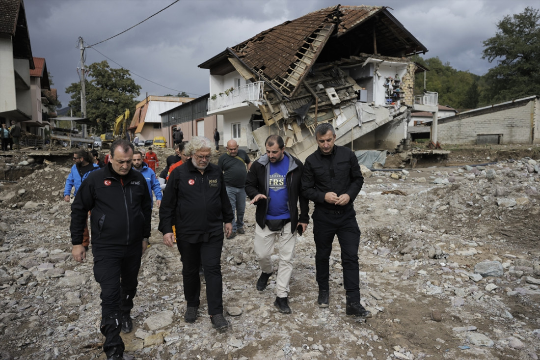 Turska šalje stambene kontejnere i generatore