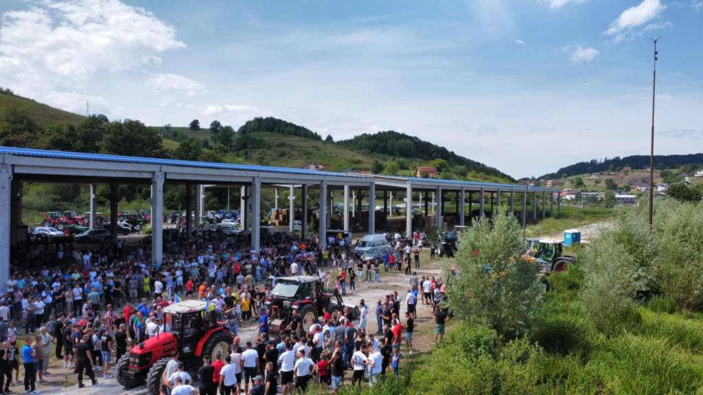 Traktorijada u Bužimu okupila poljoprivrednike - preko 1500 učesnika i 400 traktora