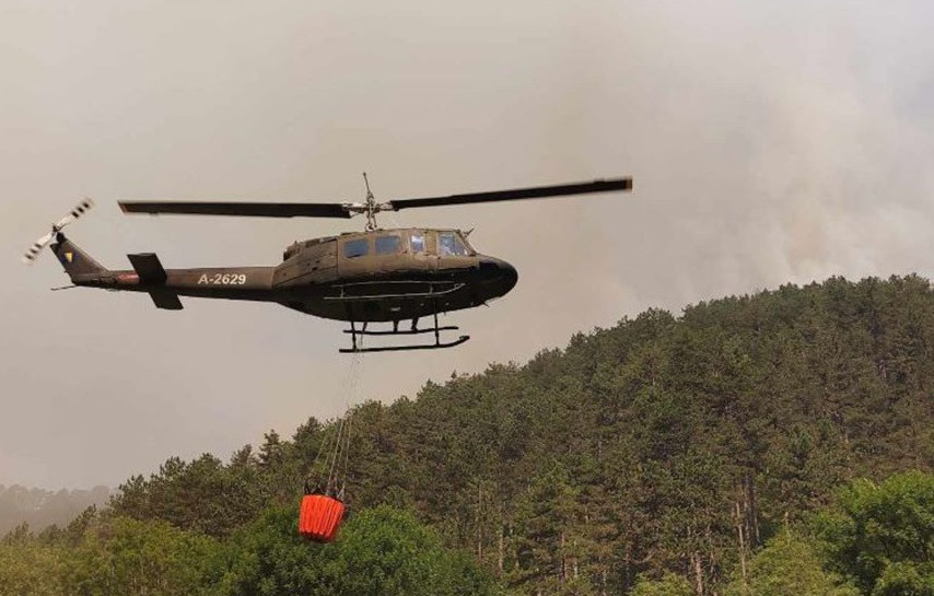 Požar u Trebinju, angažovan helikopter