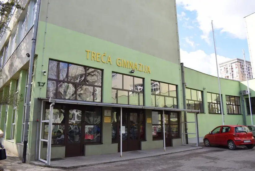Pojašnjenje iz Treće gimnazije: Izjava o "preživljavanju u učionici" ne odnosi se na našu školu