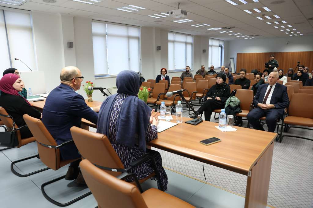 Održana tribina 'Bošnjakinja u javnom prostoru'