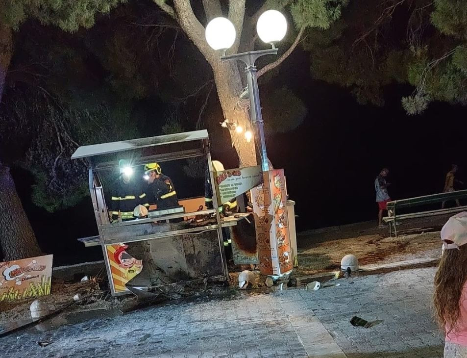 Eksplozija štanda na šetnici u Tučepima, dvoje ozlijeđenih