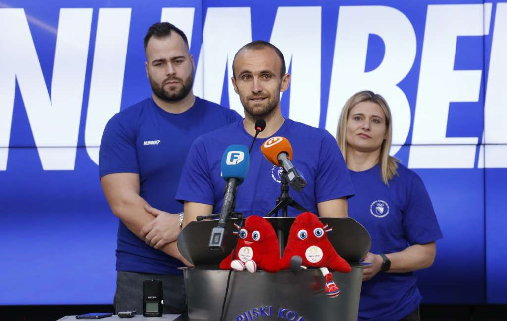 Tuka će naredne sezone, u želji da što prije potvrdi olimpijsku normu, nastupati samo na otvorenom