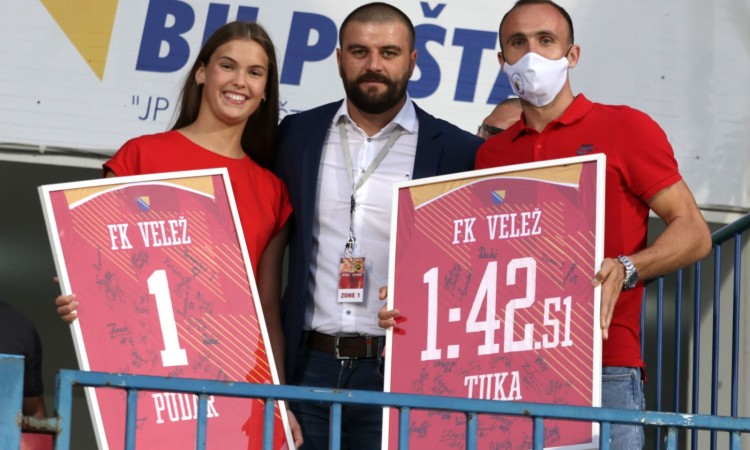 Uručeni dresovi Veleža Lani Pudar i Amelu Tuki